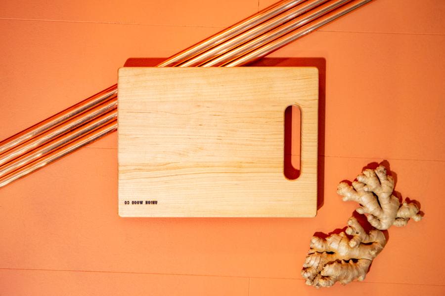 light wood cutting board